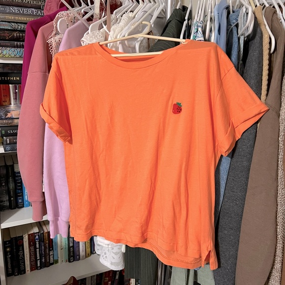 Peach embroidered strawberry shirt - Picture 2 of 5